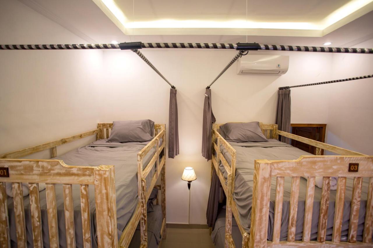 Seven Angels Villa And Hostel Toyapakeh ภายนอก รูปภาพ