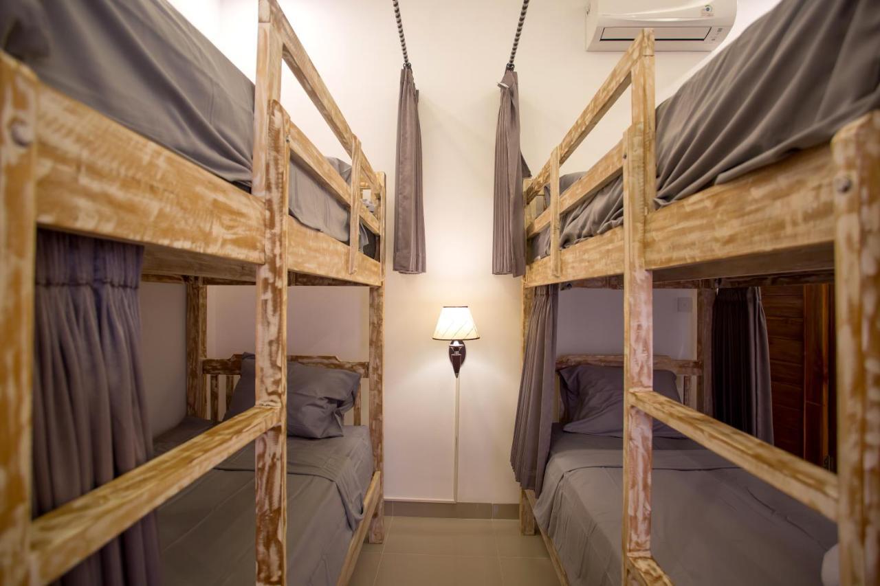 Seven Angels Villa And Hostel Toyapakeh ภายนอก รูปภาพ
