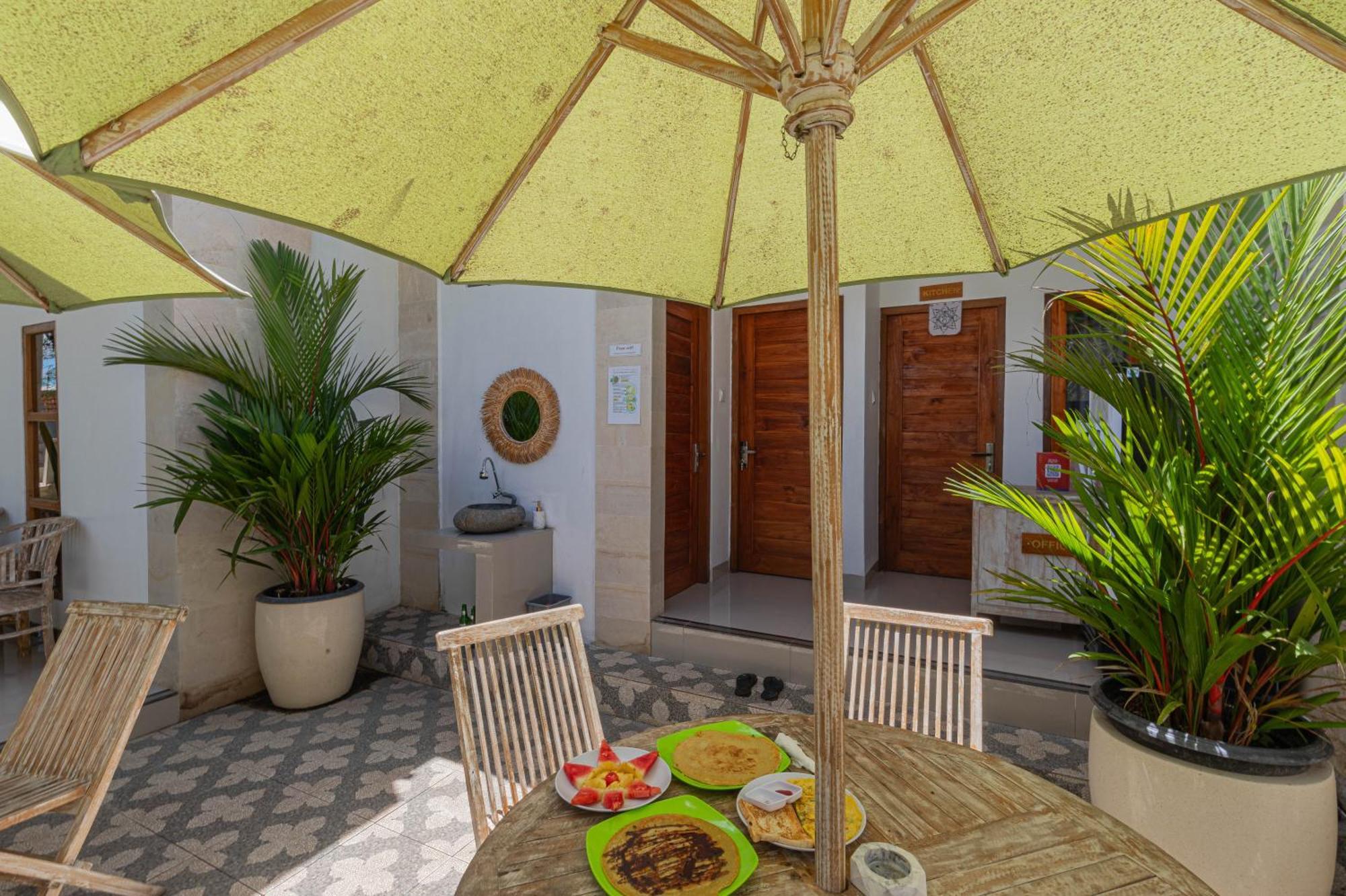 Seven Angels Villa And Hostel Toyapakeh ภายนอก รูปภาพ