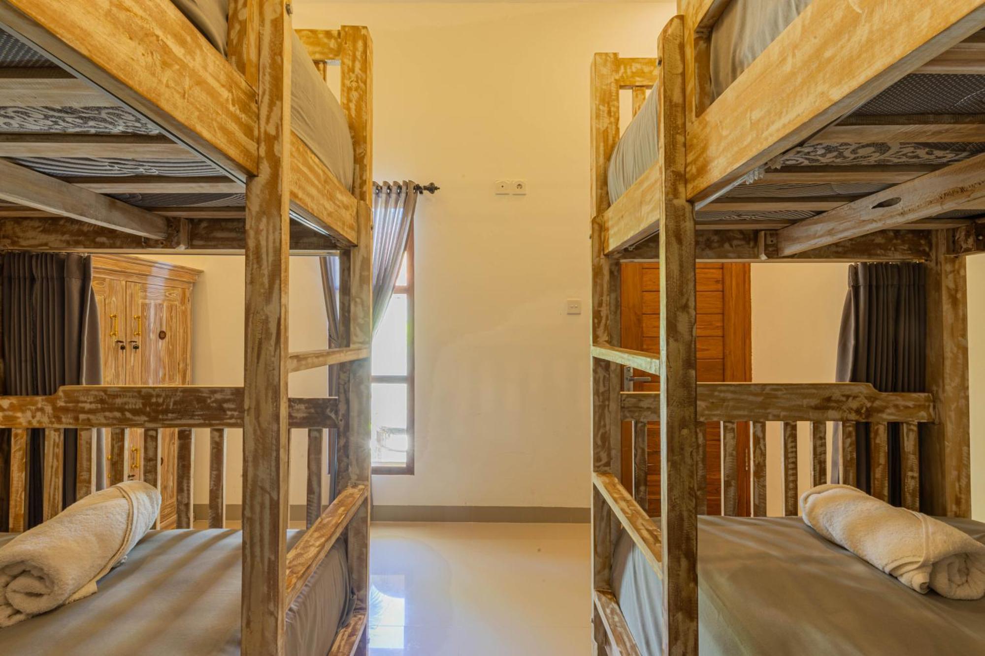 Seven Angels Villa And Hostel Toyapakeh ภายนอก รูปภาพ