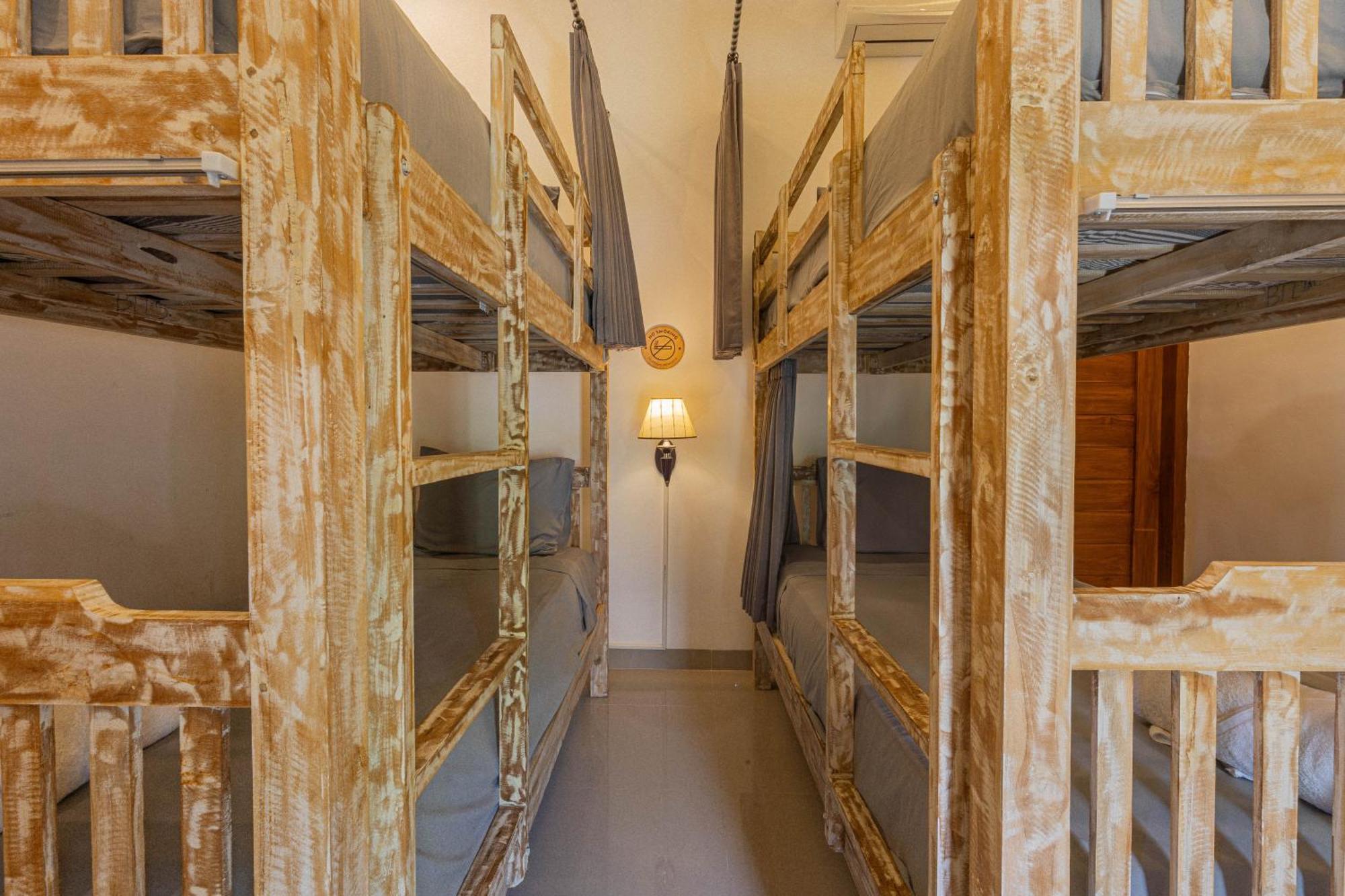 Seven Angels Villa And Hostel Toyapakeh ภายนอก รูปภาพ